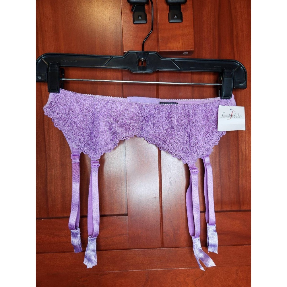 NWT Frederick's of Hollywood Lavender Lace Garter Belt Size Medium/Large